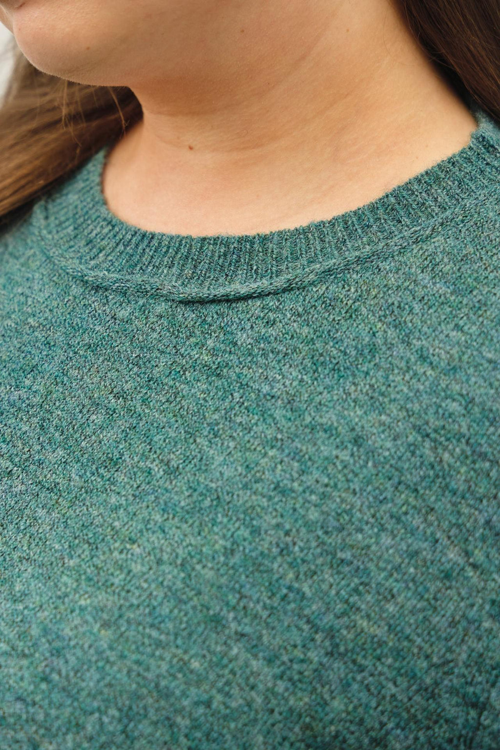 Curvy Size Crew Neck Pullover Exposed Seam Knit Sweater