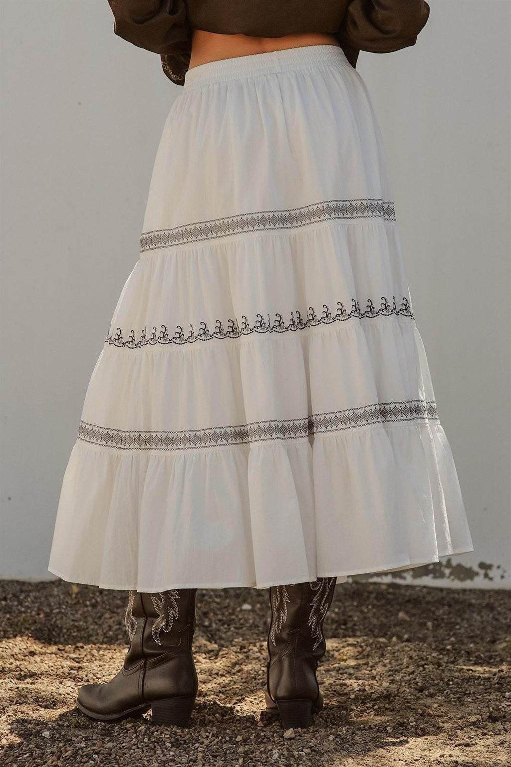 Embroidered White Tiered Maxi Skirt – Western Cowgirl Prairie