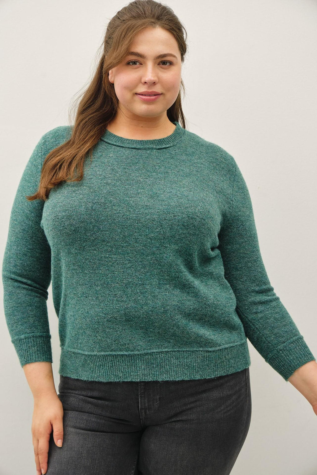 Curvy Size Crew Neck Pullover Exposed Seam Knit Sweater