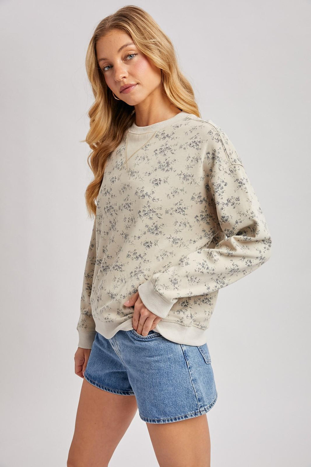 Vintage Ditsy Floral Print Crewneck Sweatshirt